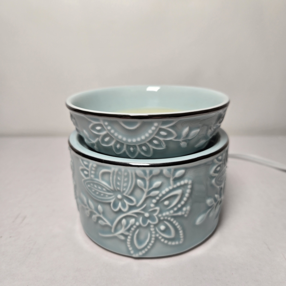 Isabella SCENTSY Blue Ceramic Wax Warmer RETIRED WARMER * Bulb Free Vintage Look
